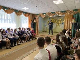 Председатель Саратовской городской Думы поздравил выпускников 2022 года